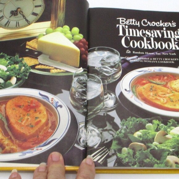 Betty Crockers Timesaving Cookbook Featuring Quick-And-Easy & Do-Ahead Recipes H - Picture 4 of 6